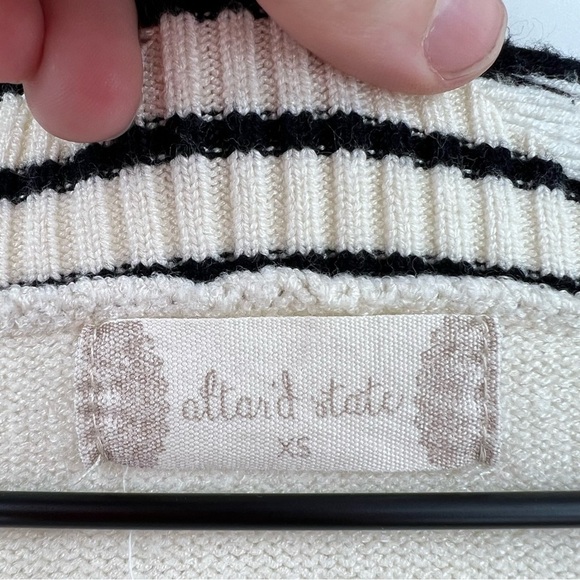 Altar'd State Thrashed Star Crop Sweater Size XS Distressed - Picture 3 of 4